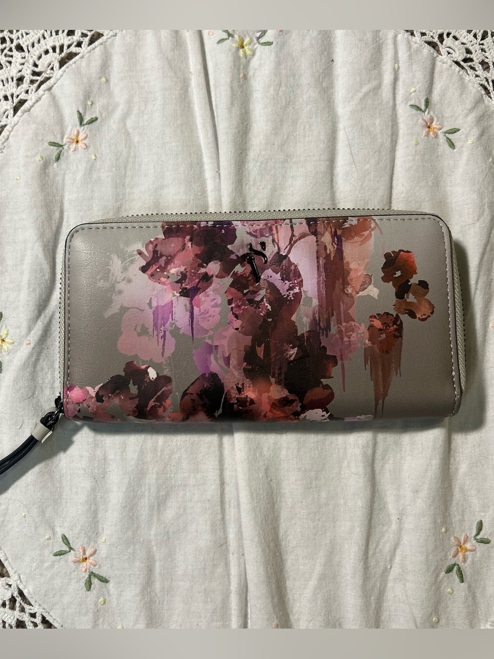 Simply Vera Vera Wang wallet